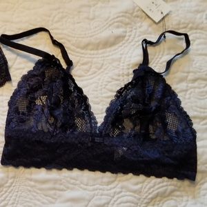 Medium bra and panty lingerie set
